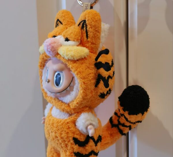 Labubu clothing Garfield cat set