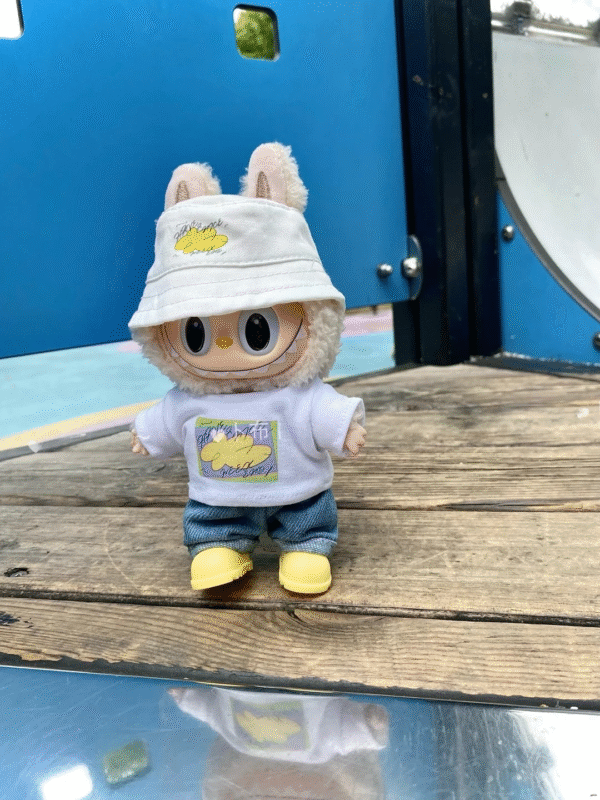 Labubu clothing Li Yuchun white T-shirt outfit