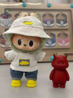 Labubu clothing Li Yuchun white T-shirt outfit