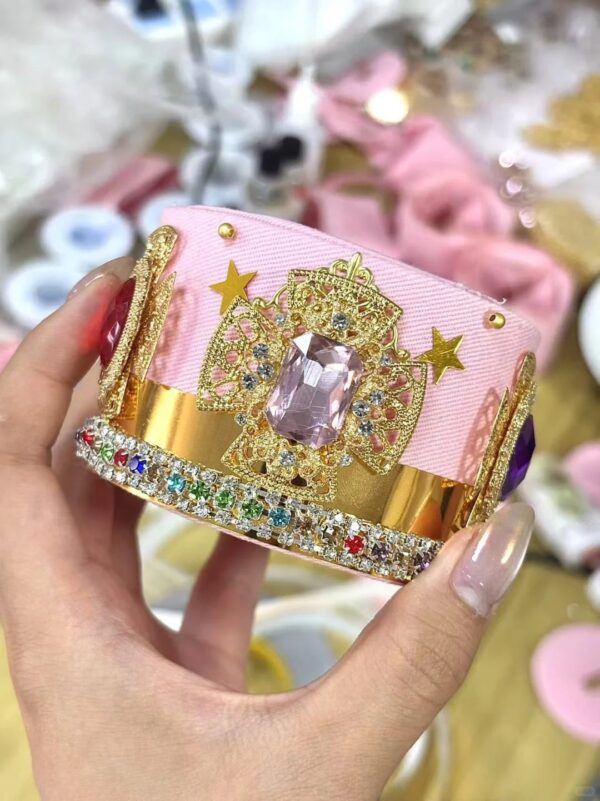 LABUBU's G-Dragon pink suit at MAMA 2024