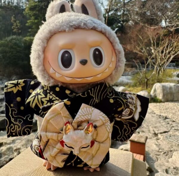 Labubu Black Carp kimono